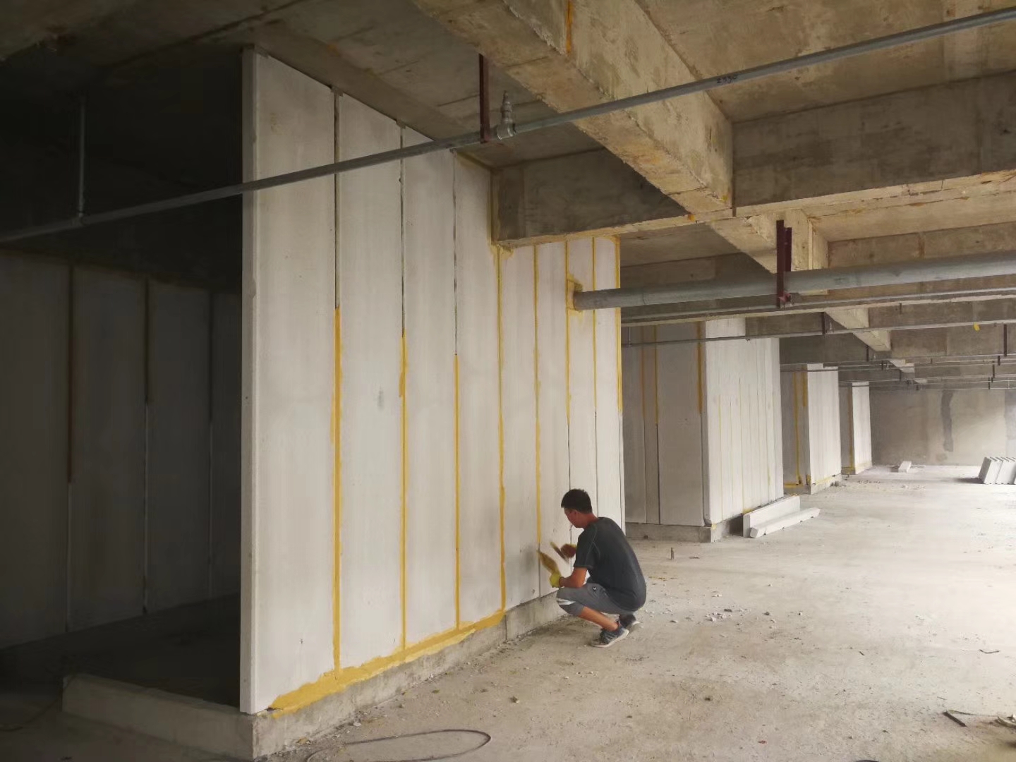 海城无机发泡轻骨料混凝土隔墙板施工技术性能研究